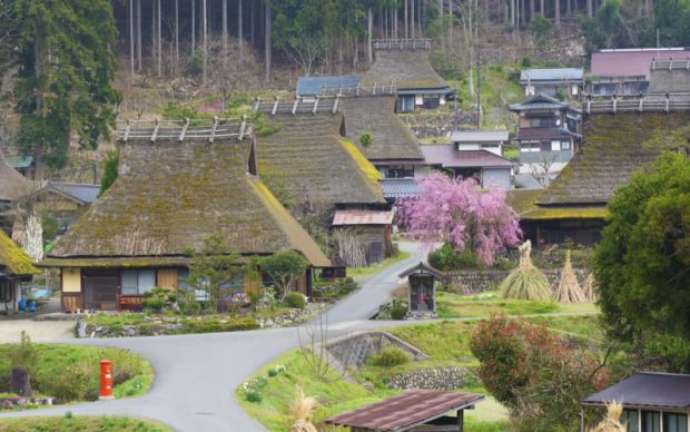 /files/files/Kayabuki-no-Sato-Kyoto-thatched-roof-2-800x500-1-620x388.jpg